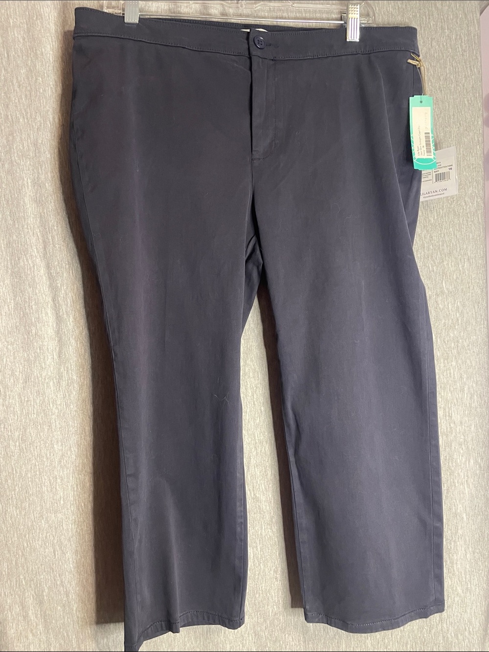 LILA RYAN Navy Straight-Leg Capris